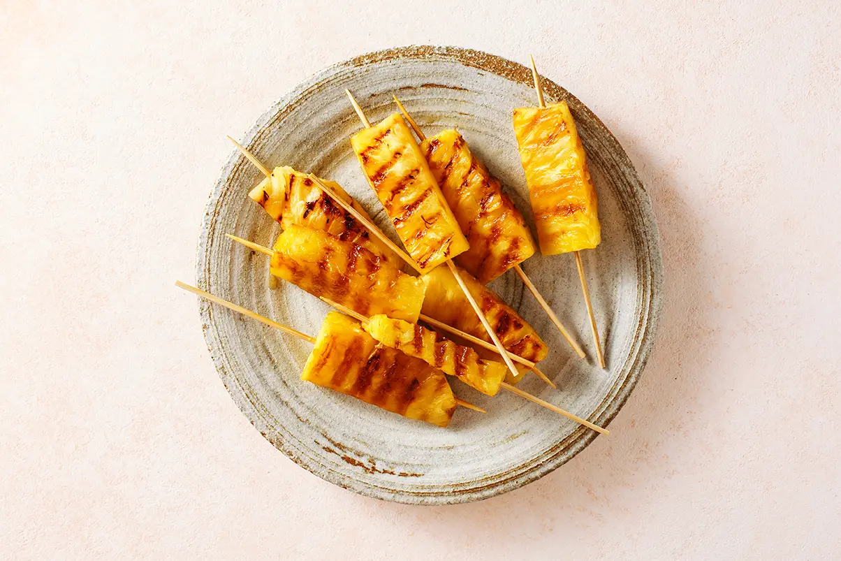 Read more about the article CARAMELIZED BROWN SUGAR CINNAMON GRILLED PINEAPPLE