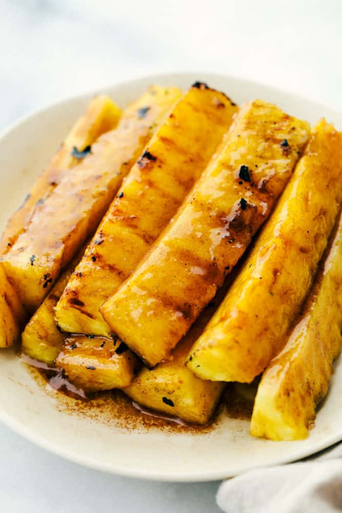 Read more about the article CARAMELIZED BROWN SUGAR CINNAMON GRILLED PINEAPPLE