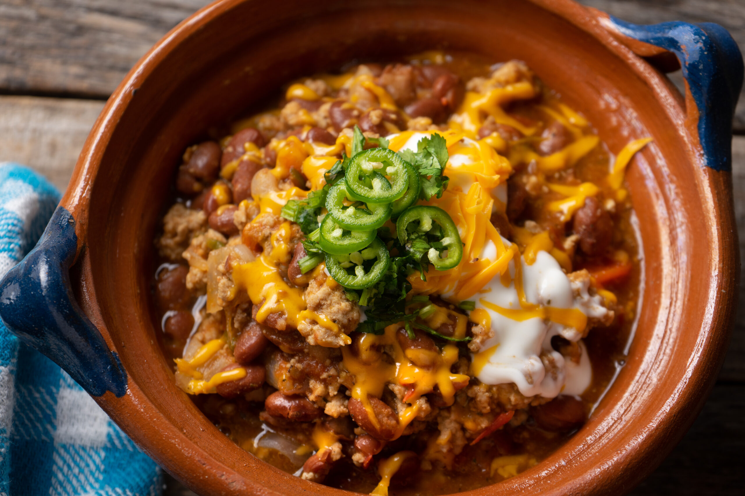 Read more about the article SMOKED TURKEY CHILI WITH SERRANO PEPPERS