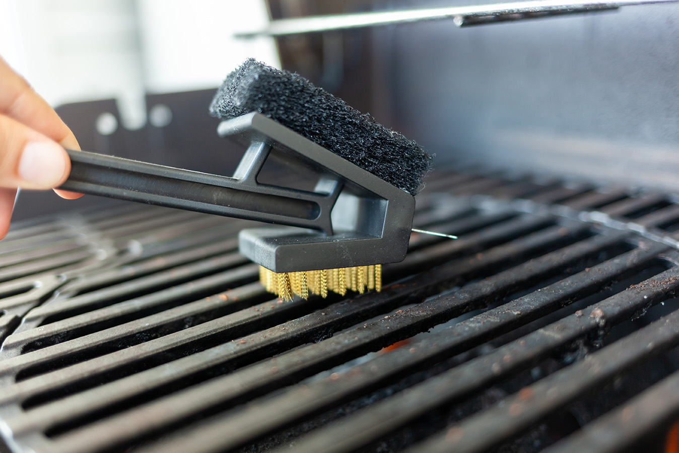 Read more about the article Jumpstart Your Grill Season with a Good Spring Cleaning
